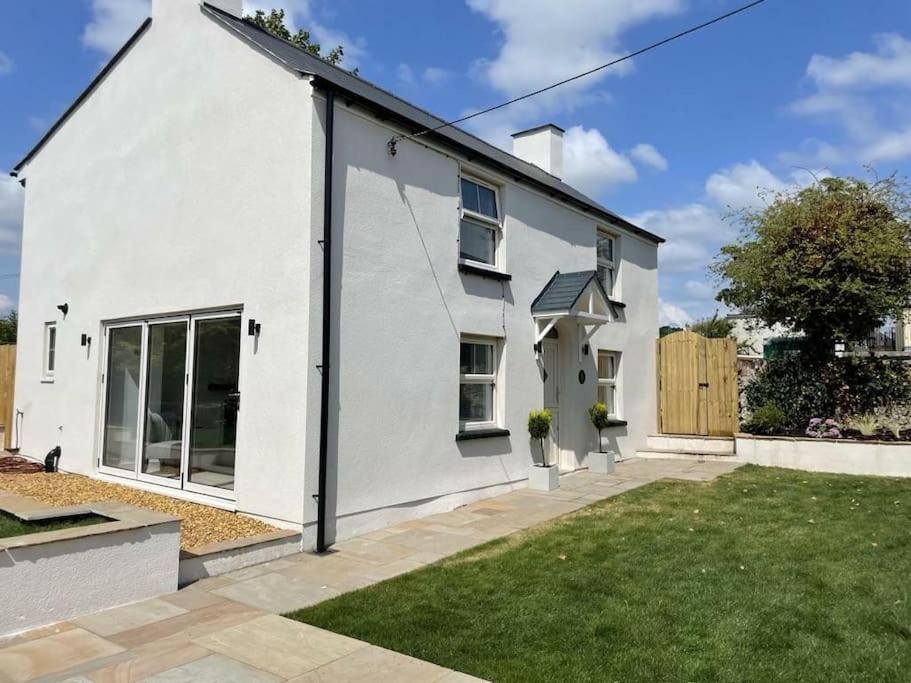 Charming Cottage Close To M4 Bridgend Bridgend  Esterno foto